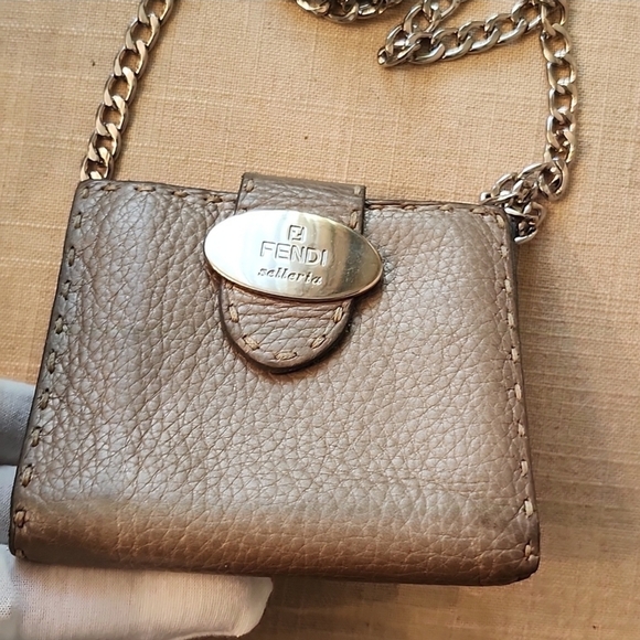 Fendi Gold Tan Wallet On An Unbranded Chain - Picture 3 of 12